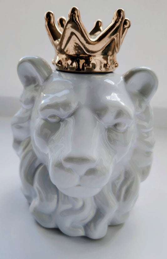 Crowned “Lion of Judah” Ceramic Decor – White & Gold Majesty